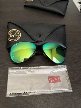 Ray-Ban Aviator Black Frame Sunglasses with Green Mirrored Lenses